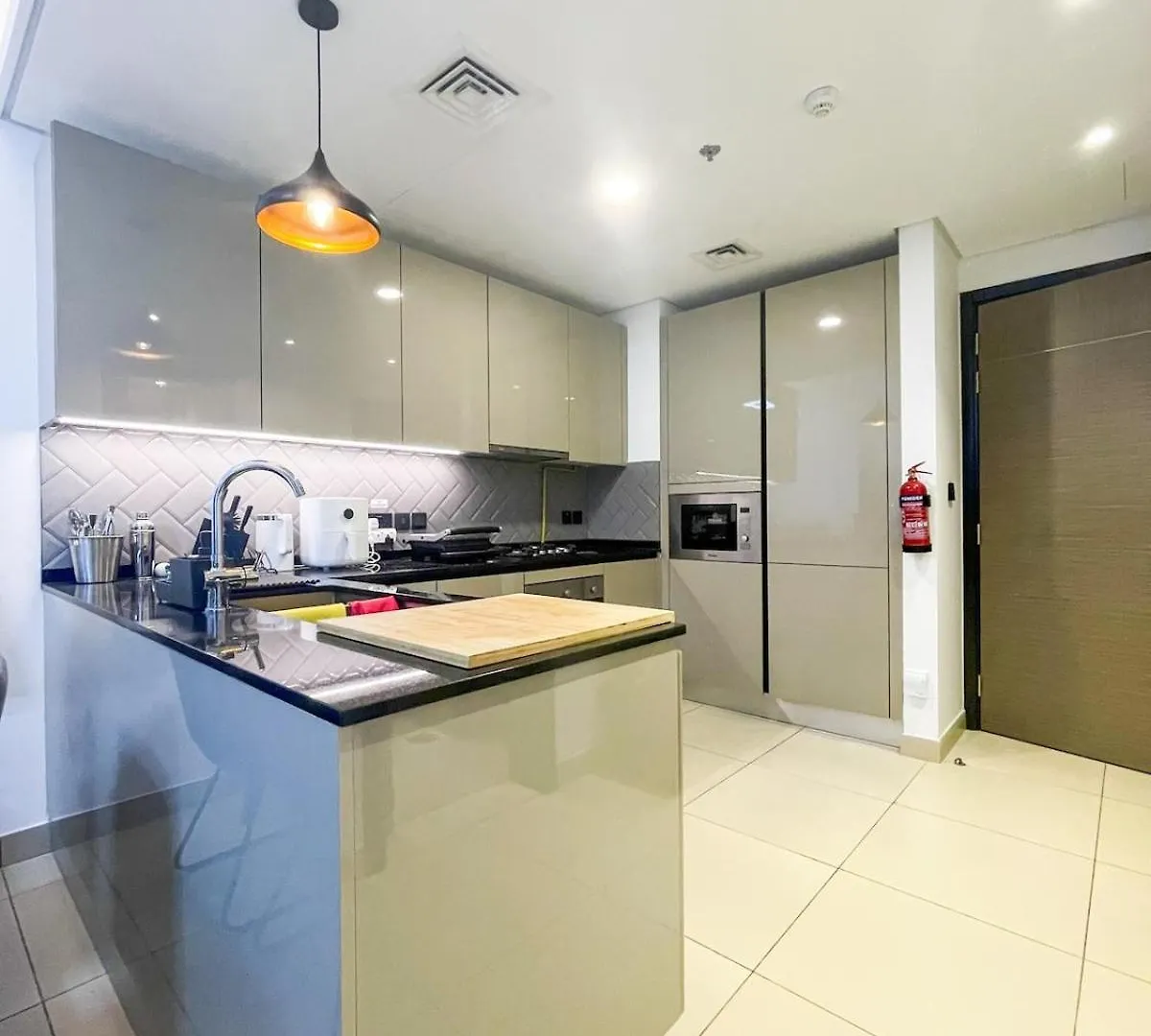 Tastefully Decorated 1 Bedroom In Jvc Dubai 0*,