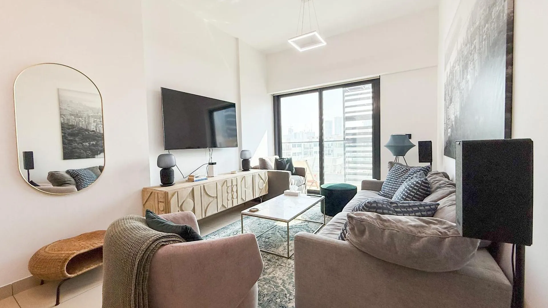 Tastefully Decorated 1 Bedroom In Jvc Dubai 0*,